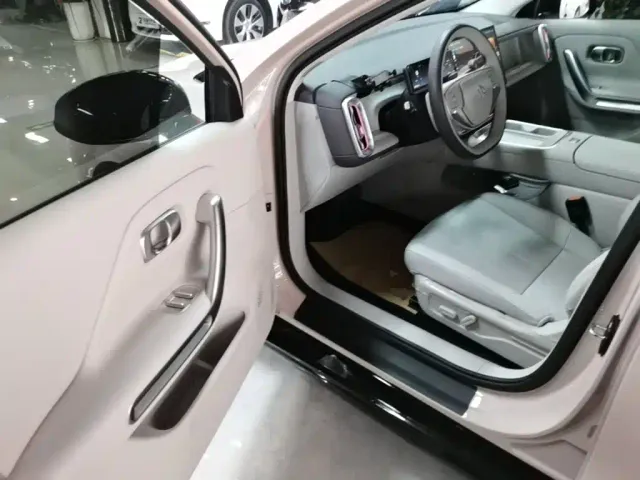 Leapmotor B01 — Фото автомобиля 15