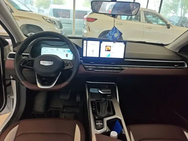 Geely Emgrand — Фото автомобиля 9