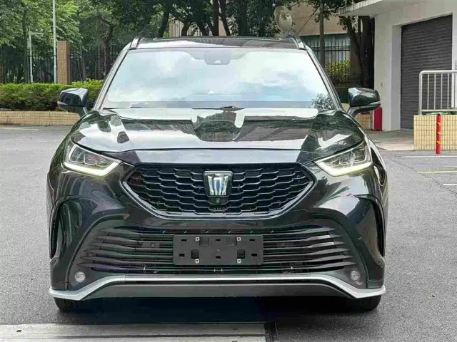 Toyota Crown Kluger — Фото автомобиля 3