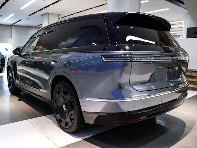 Nio ES8 — Фото автомобиля 8