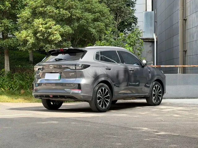 Changan Qiyuan Q05 — Фото автомобиля 5