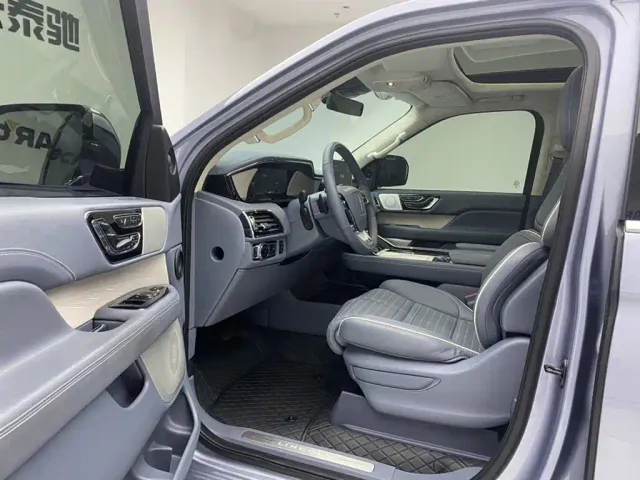 Lincoln Navigator — Фото автомобиля 17