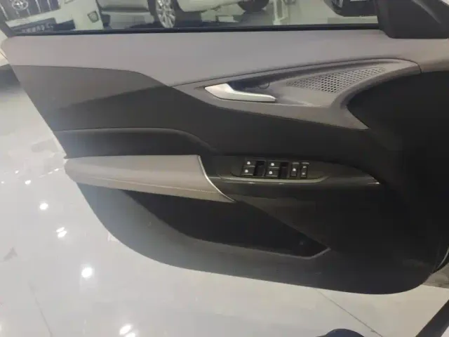 Changan Qiyuan A05 — Фото автомобиля 7