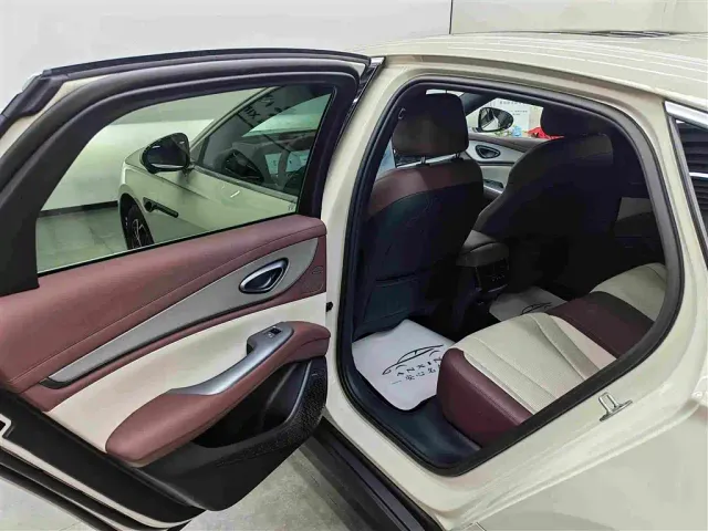 BYD Seal 07 DM-i — Фото автомобиля 13