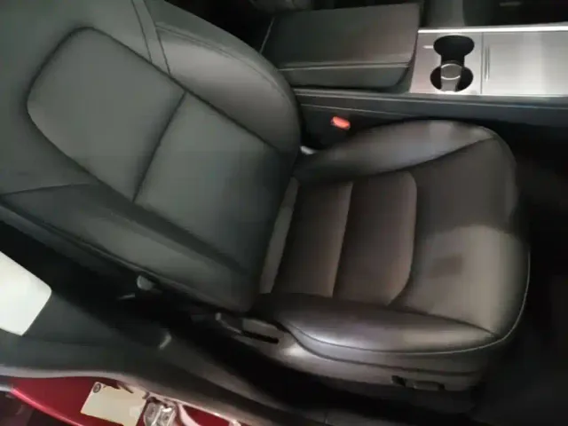 Tesla Model Y — Фото автомобиля 24
