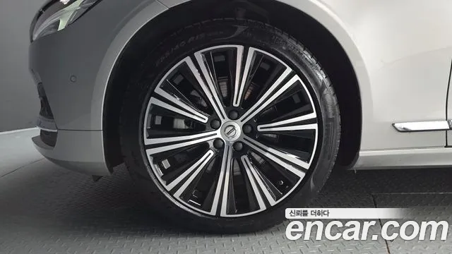 Volvo S90 — Фото автомобиля 5