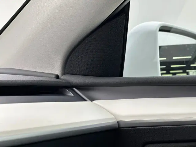 Tesla Model Y — Фото автомобиля 11