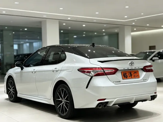 Toyota Camry — Фото автомобиля 5