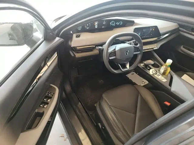 Changan Changan UNI-V 2022 1.5T Premium Model — Фото автомобиля 15