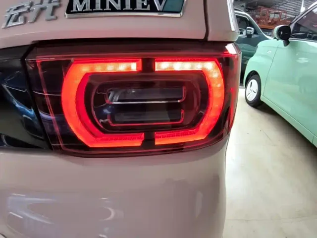 Wuling Hongguang Mini EV — Фото автомобиля 7