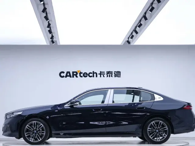 BMW 5 Series — Фото автомобиля 6