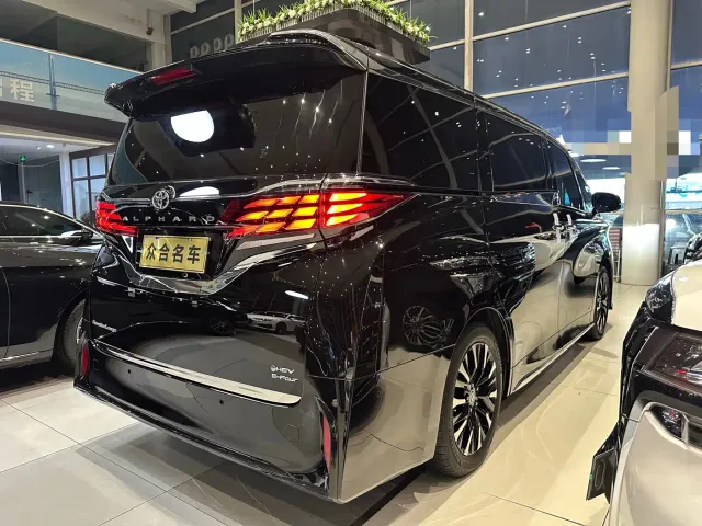 Toyota Alphard — Фото автомобиля 6