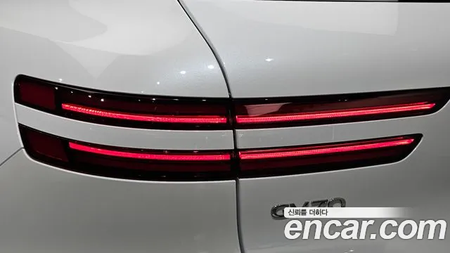 Genesis GV70 — Фото автомобиля 8