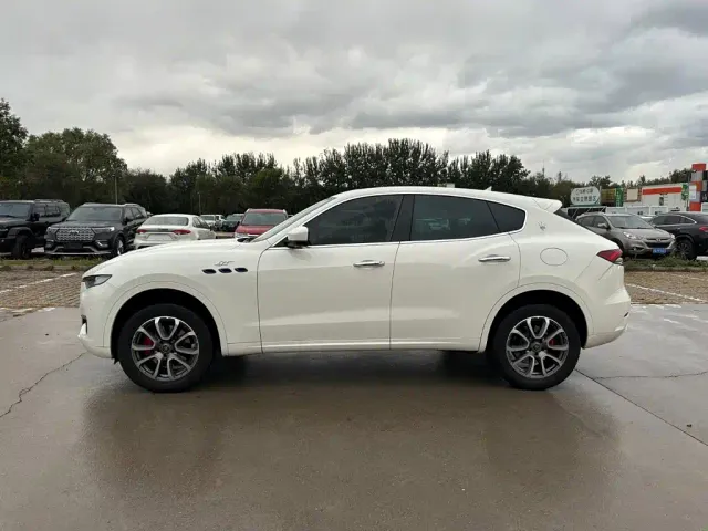 Maserati Levante — Фото автомобиля 7
