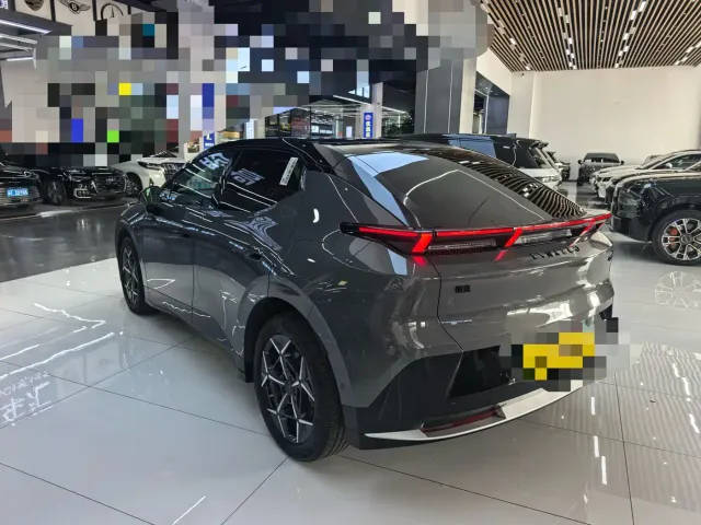Lynk & Co Z20 — Фото автомобиля 17