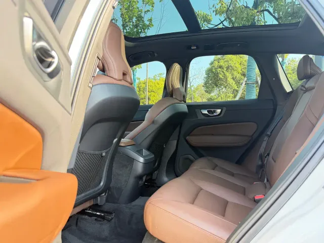 Volvo XC60 — Фото автомобиля 6