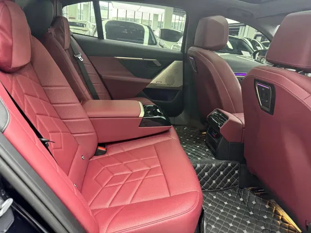 BMW 5 Series — Фото автомобиля 9