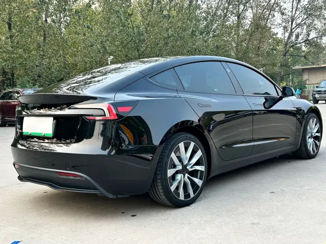Tesla Model 3 — Фото автомобиля 6