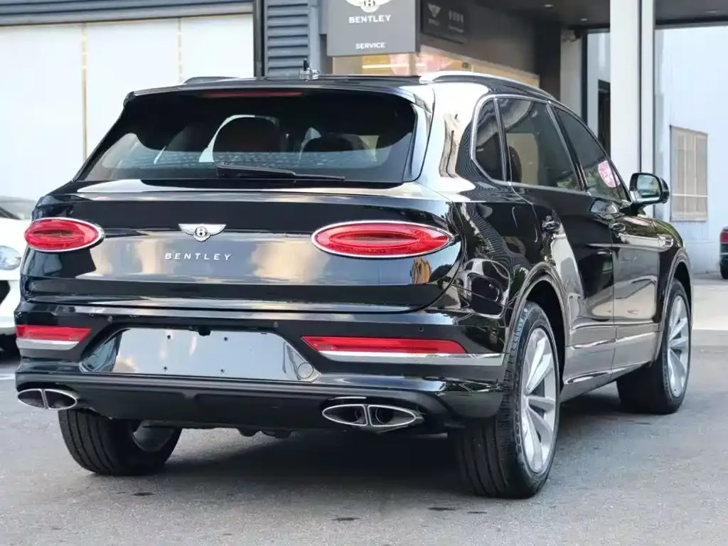Bentley Bentayga 2024 4.0T V8 Long Wheelbase — Фото автомобиля 3