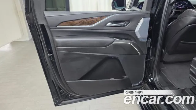 Cadillac Escalade — Фото автомобиля 14