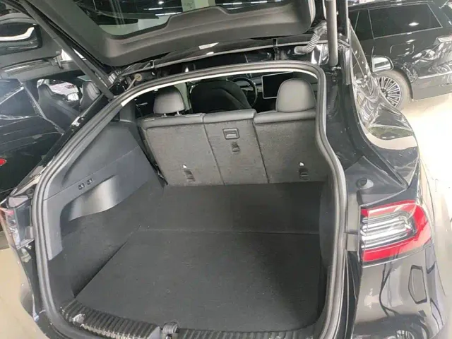 Tesla Model Y — Фото автомобиля 18
