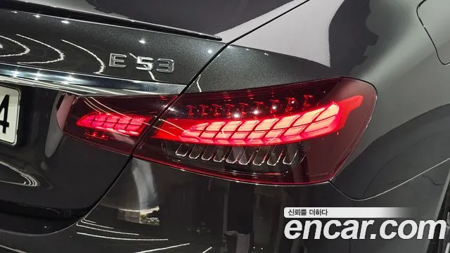 Mercedes-Benz E-Class — Фото автомобиля 18