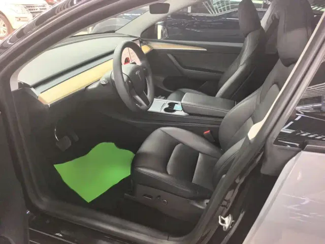 Tesla Model Y — Фото автомобиля 14