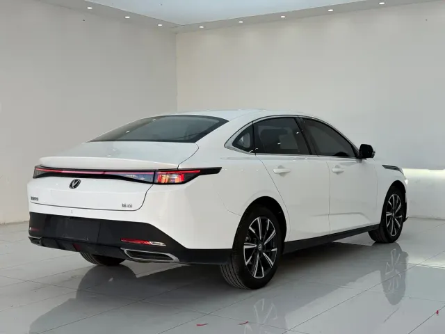 Changan Eado — Фото автомобиля 9