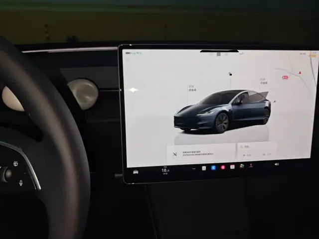 Tesla Model 3 — Фото автомобиля 7