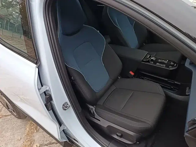 Volvo EX30 — Фото автомобиля 24