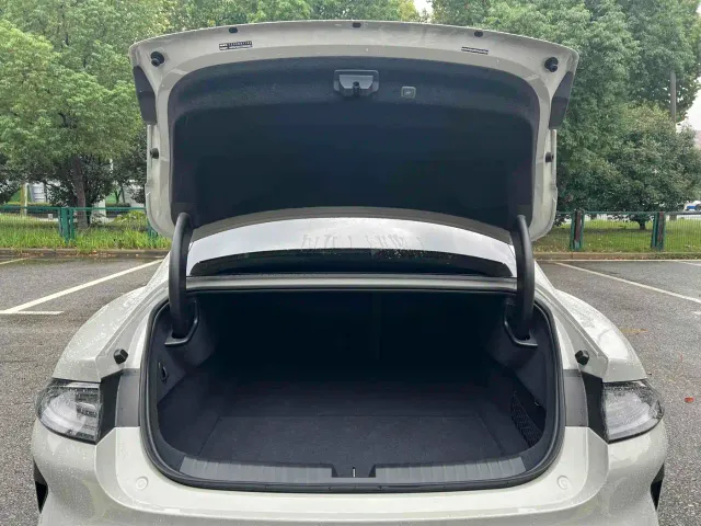 Xiaomi SU7 — Фото автомобиля 17