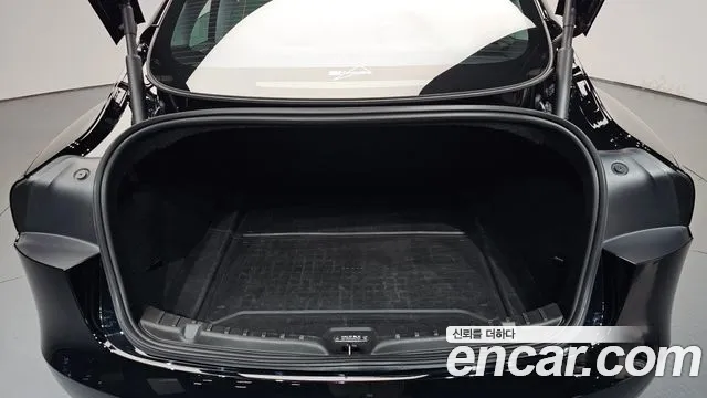 Tesla Model 3 — Фото автомобиля 26