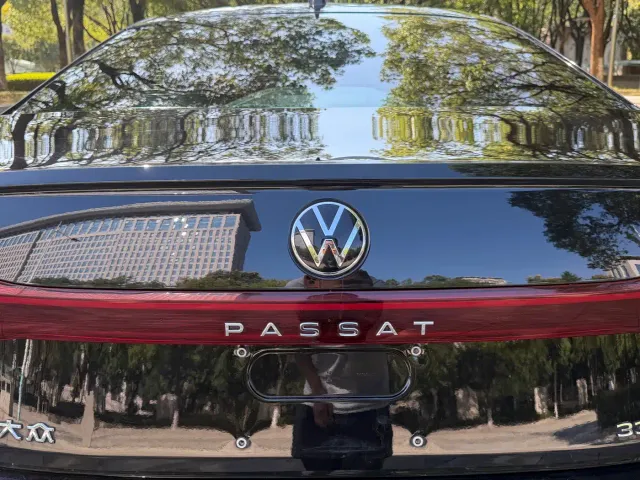 Volkswagen Passat — Фото автомобиля 12