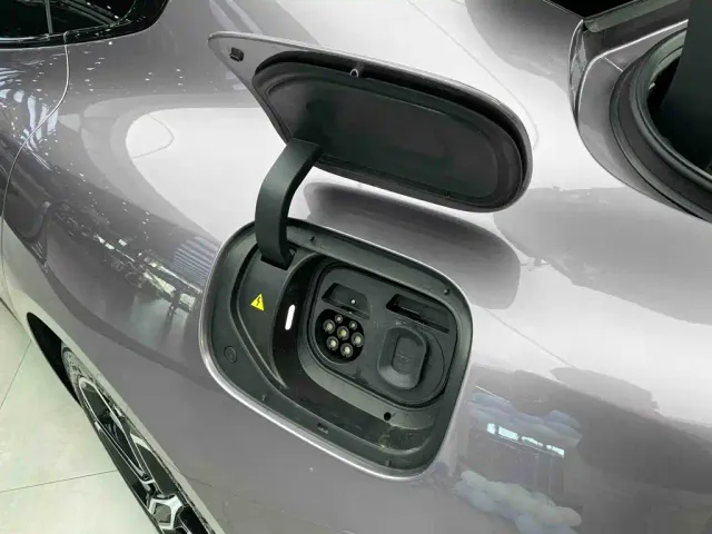 Xiaomi SU7 — Фото автомобиля 14