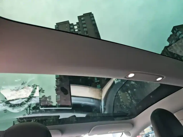 Tesla Model 3 — Фото автомобиля 13
