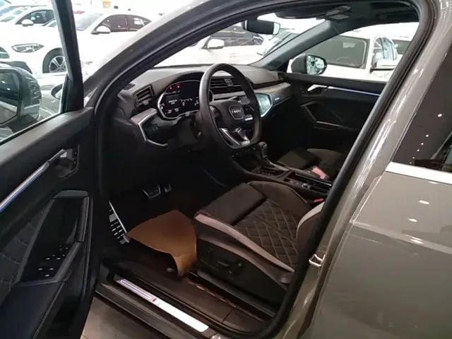 Audi Q3 — Фото автомобиля 14