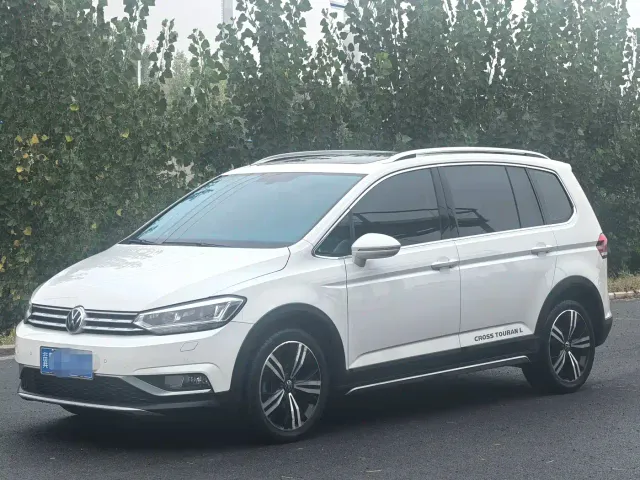 Фотография автомобиля — Volkswagen Touran
