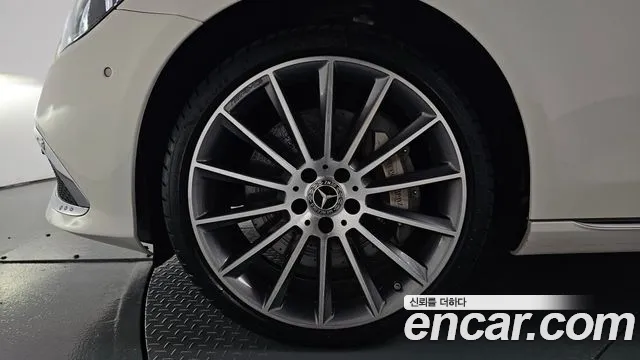 Mercedes-Benz E-Class — Фото автомобиля 4