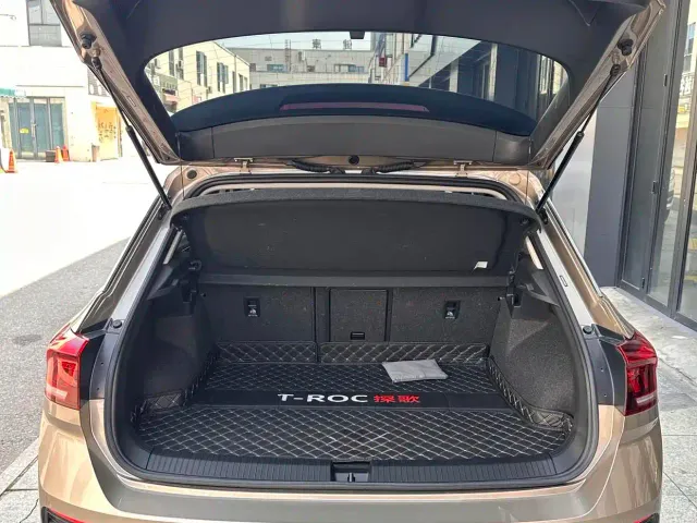 Volkswagen T-Roc — Фото автомобиля 21
