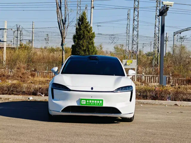Luxeed R7 — Фото автомобиля 2