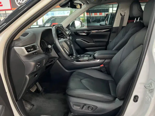 Toyota Highlander — Фото автомобиля 4