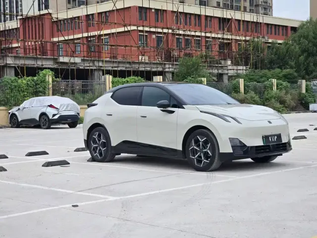 Lynk & Co Z20 — Фото автомобиля 3