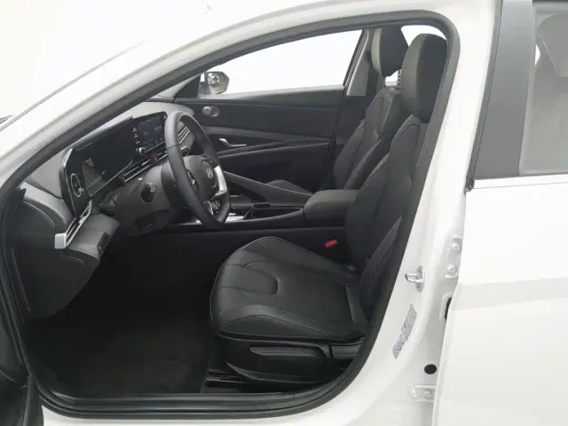 Hyundai Elantra — Фото автомобиля 10
