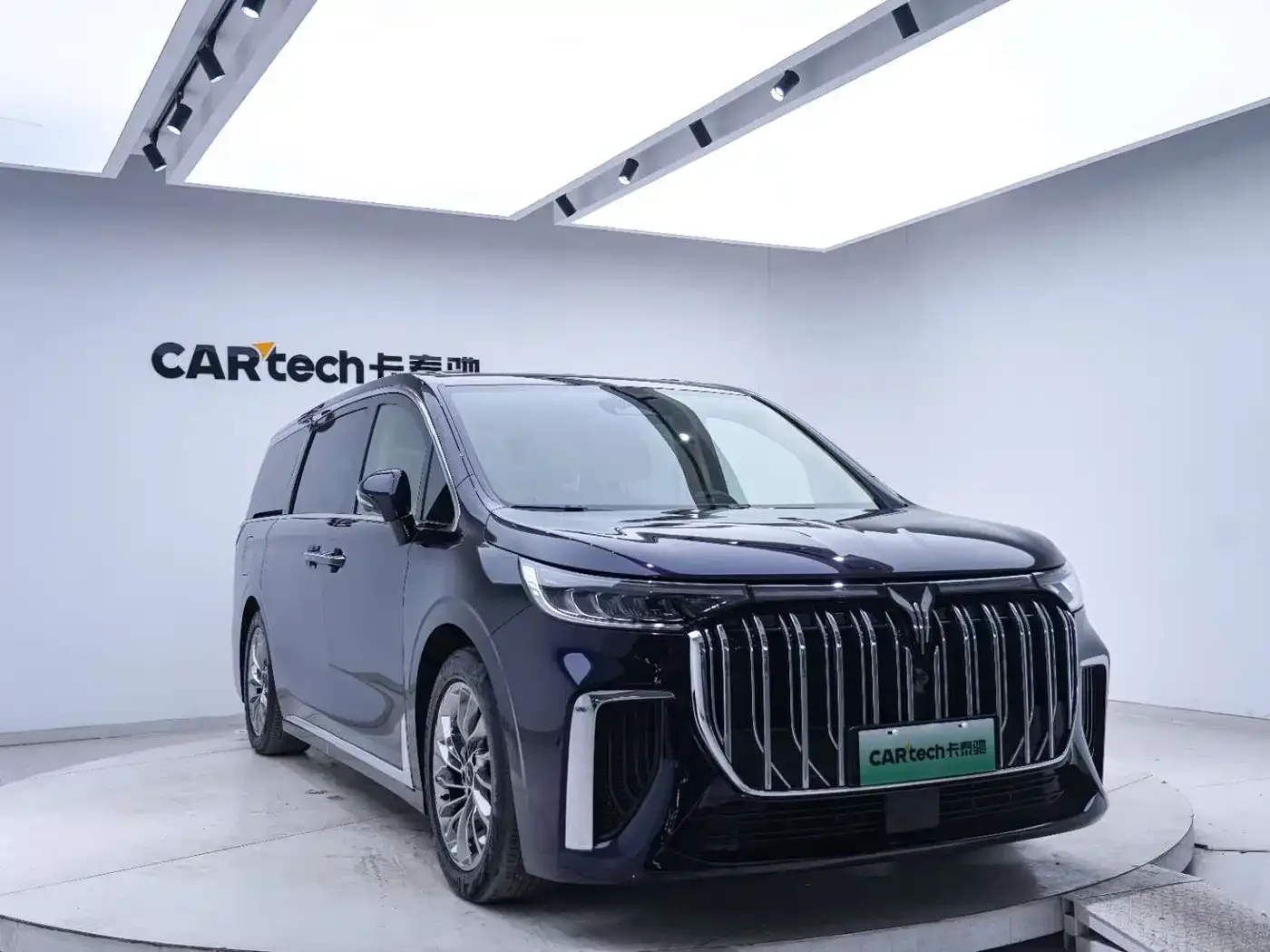 Voyah Auto Voyah Dreamer 2022 Low-carbon Dream+Smart Package — Фото автомобиля 5