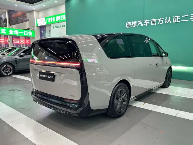 Li Auto MEGA — Фото автомобиля 16