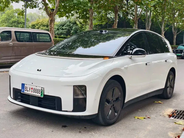 Фотография автомобиля — Li Auto i8