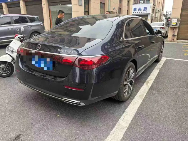 Mercedes-Benz E-Class — Фото автомобиля 2