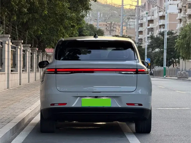 Leapmotor C10 — Фото автомобиля 11