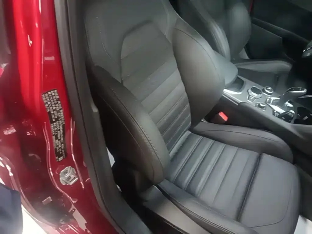 Alfa Romeo Giulia 2023 2.9T V6 520HP Quadrifoglio Edition — Фото автомобиля 24