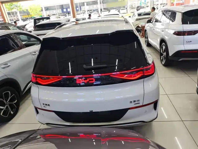 BYD Sealion 05 EV — Фото автомобиля 5